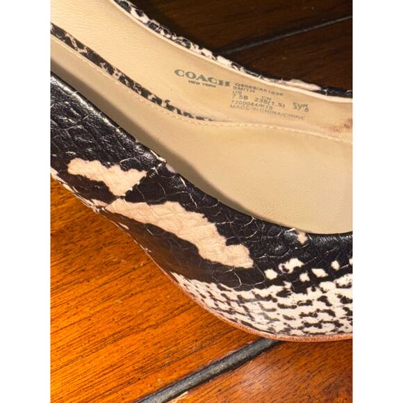 Vintage Coach Nala Graphic Animal Snake Print Slip on Pumps size 7.5B - Picture 2 of 8